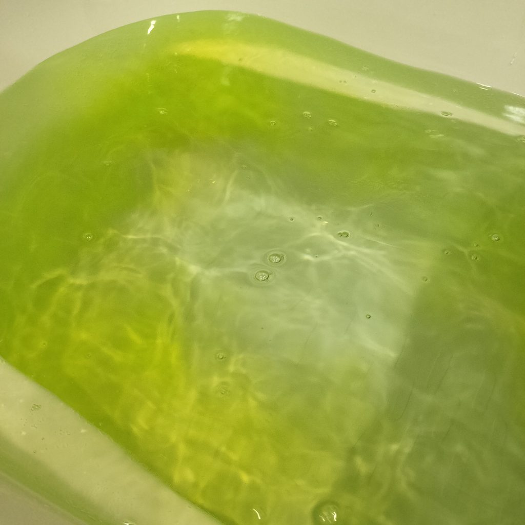 ツムラくすり湯は奇麗なグリーン